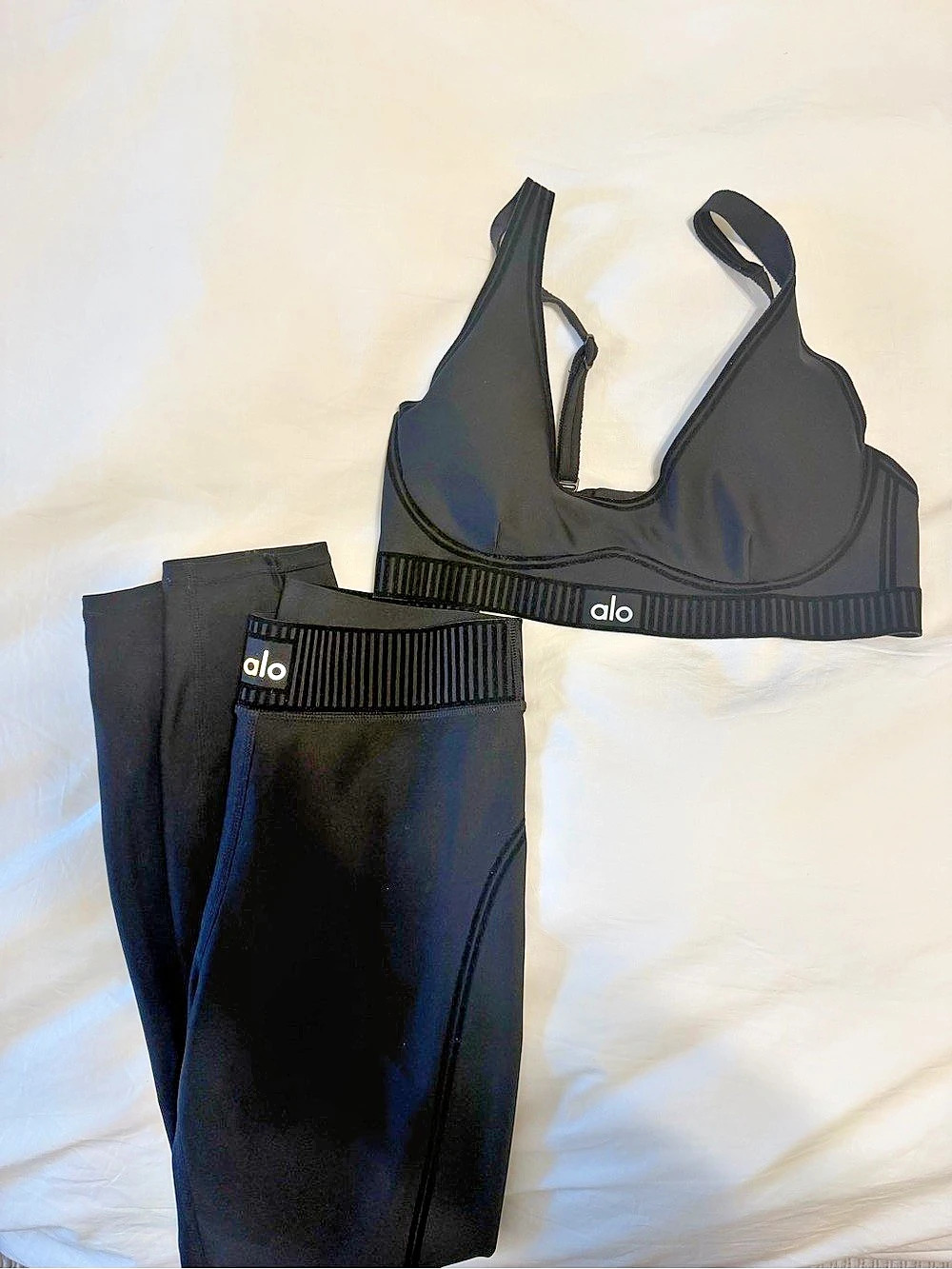 alo Matching Black Sports Bra & Leggings Like New